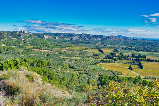 群山峻岭与山景