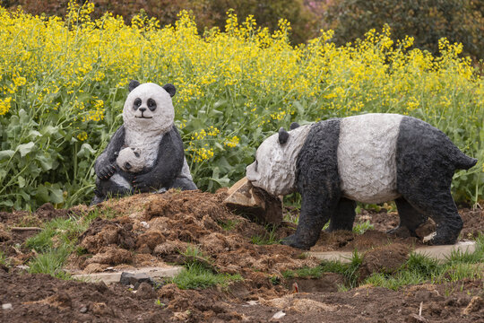 熊猫群雕摄影图