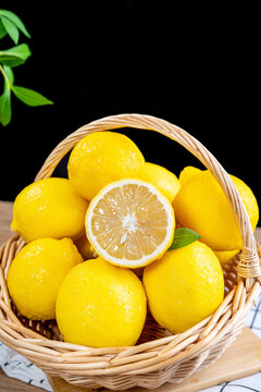 新鲜黄柠檬