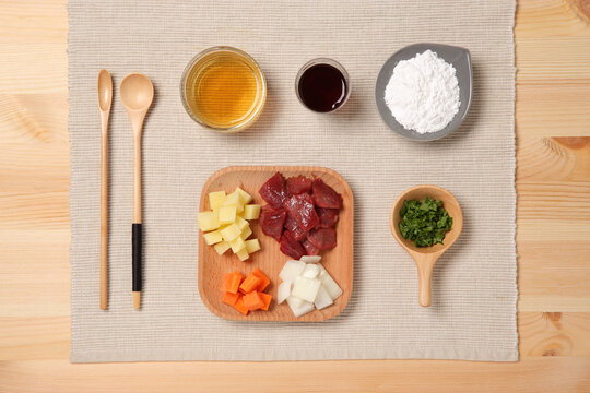 日式土豆炖牛肉烹饪
