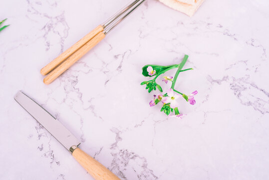 刀具筷子大理石桌面背景