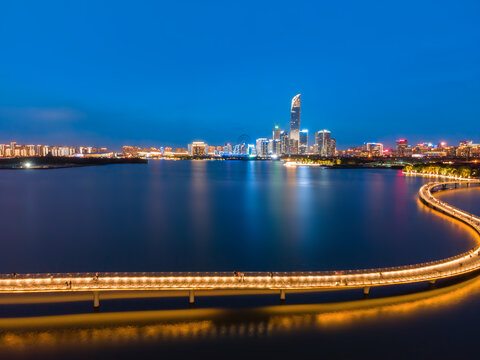 航拍苏州环金鸡湖步道夜景