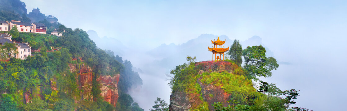 齐云山香炉峰全景图