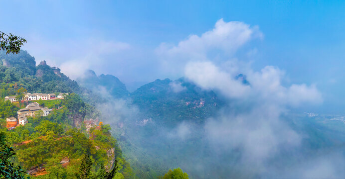 齐云山月华街云海全景图