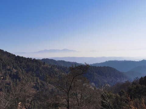 层峦叠嶂