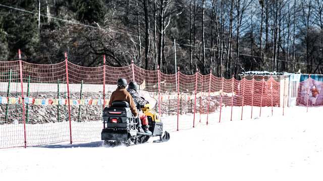 景区骑行雪地车