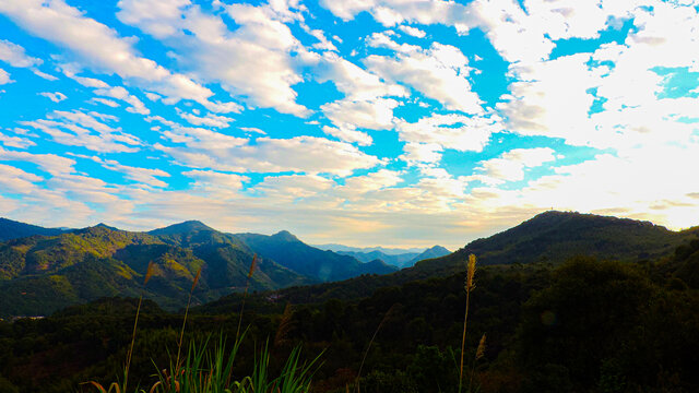 连绵山高