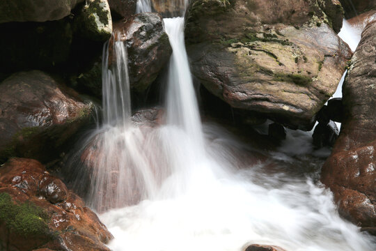 山涧流水