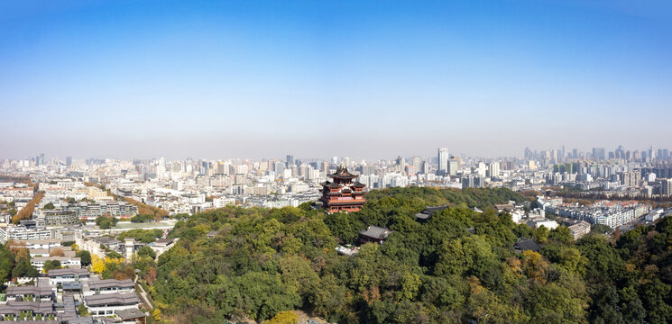 杭州市西湖吴山景区城隍阁秋色