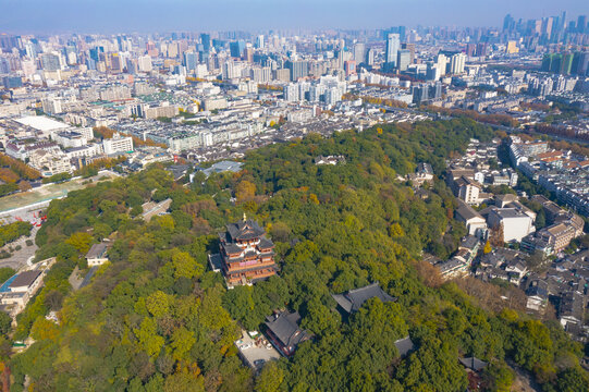 杭州市西湖吴山景区城隍阁秋色