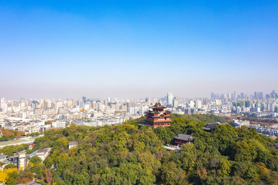 杭州市西湖吴山景区城隍阁秋色