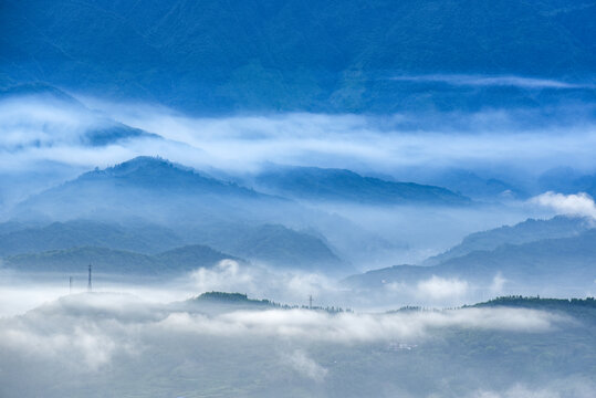 生态自然青山雾景