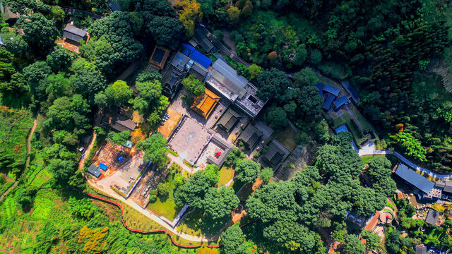 鸟瞰云峰寺院全景