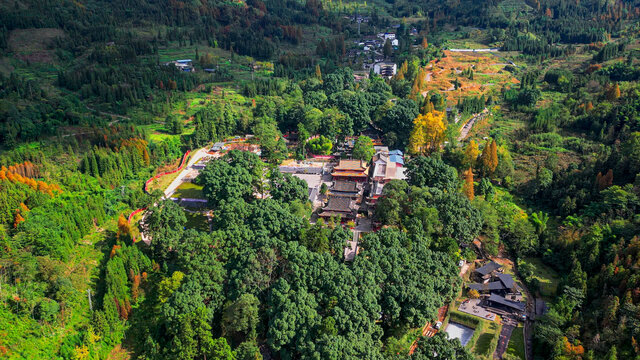 鸟瞰云峰寺院全景