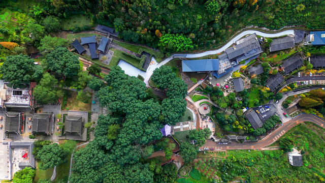 鸟瞰云峰寺院全景