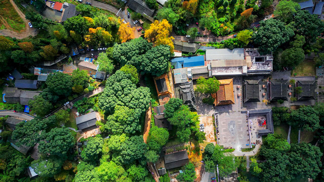 鸟瞰云峰寺院全景