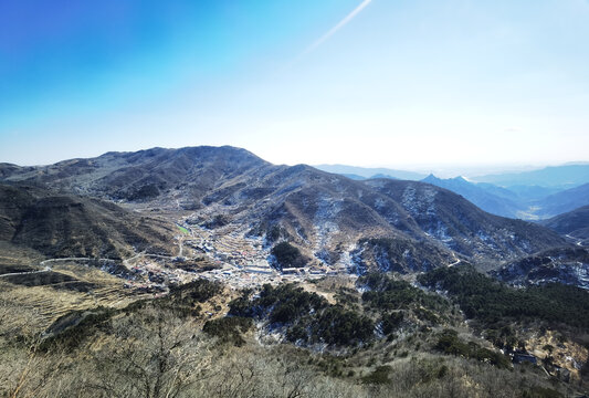 冬天山顶上的风景