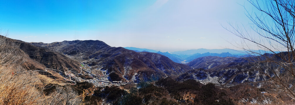 冬天里山顶的风景