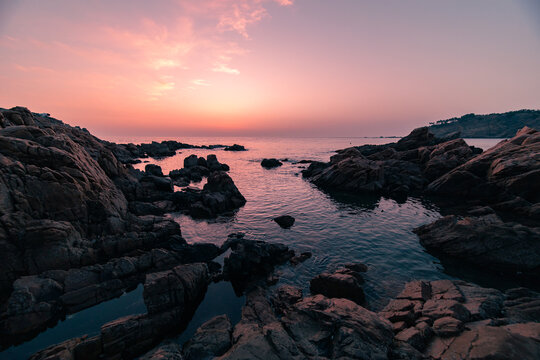 大连海滨海岸线日落晚霞