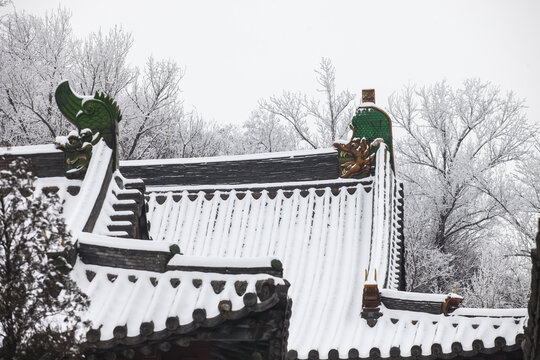 雪后的林里关王庙