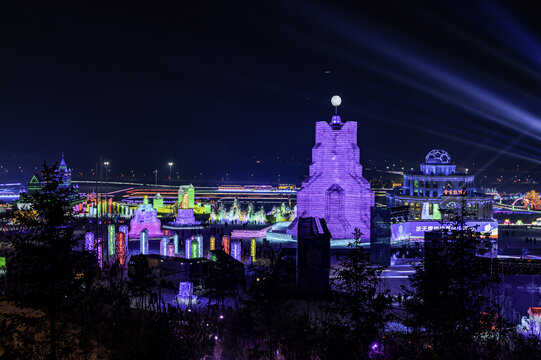 夜晚的长春冰雪新天地景观