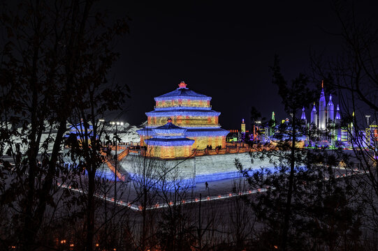 夜晚的长春冰雪新天地景观