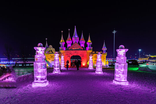 夜晚的长春冰雪新天地景观