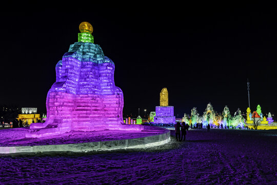 夜晚的长春冰雪新天地景观