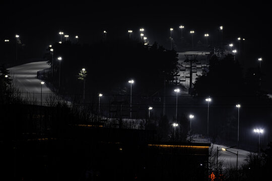 中国长春天定山滑雪场夜景