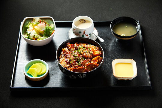 照烧鸡肉饭套餐