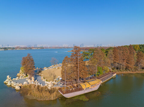武汉东湖落雁岛风景区深秋风光