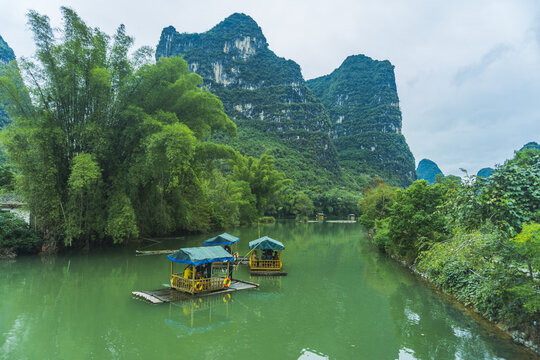 桂林风光阳朔漓江山水竹筏游船