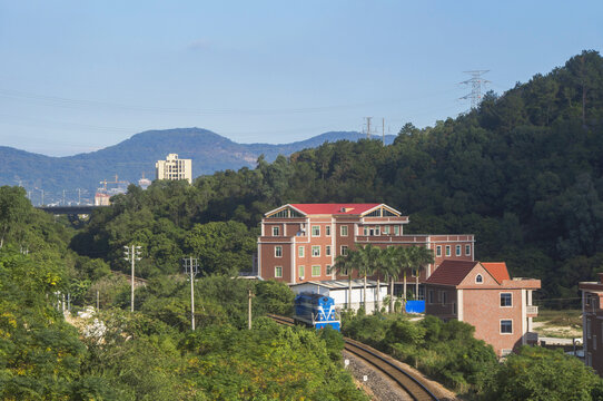 乡村火车来啦