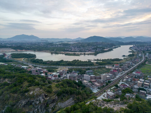 泉州乡下晚霞中的晋江水和远山