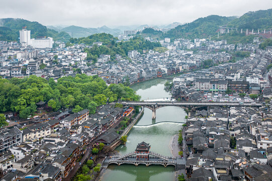 航拍湘西凤凰古城烟雨风光