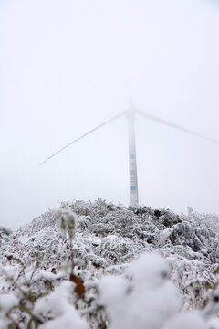 下雪天里的风车