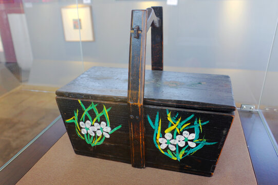 清代雕花食盒