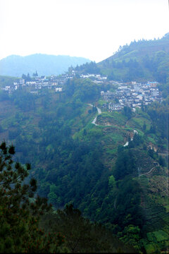 大山中的村庄