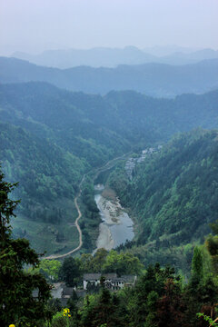 大山中的村庄