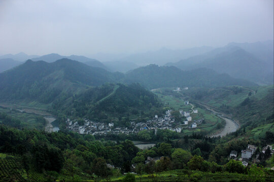 大山中的村庄