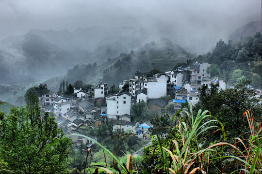 大山中的村庄