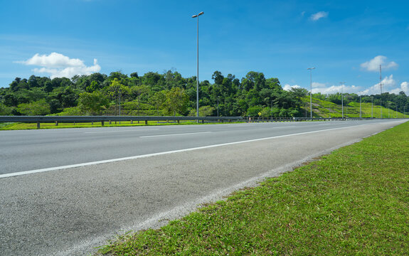 白天大自然公路照片