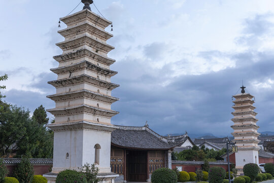 云南大理巍山古城昭觉寺双塔