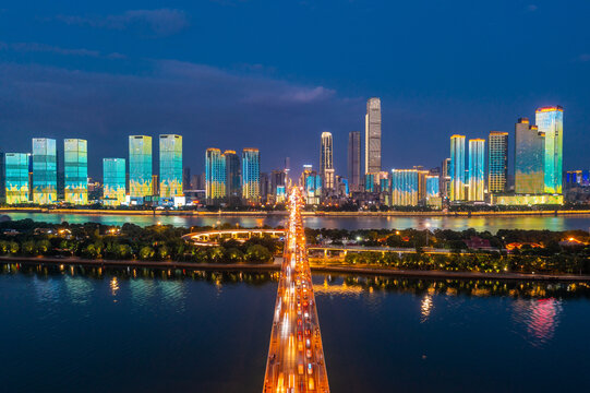 航拍长沙橘子洲大桥湘江沿岸城市夜景风光