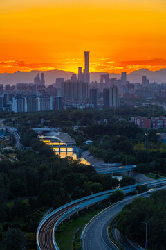 远眺夕阳下的国贸CBD中央商务区中国尊