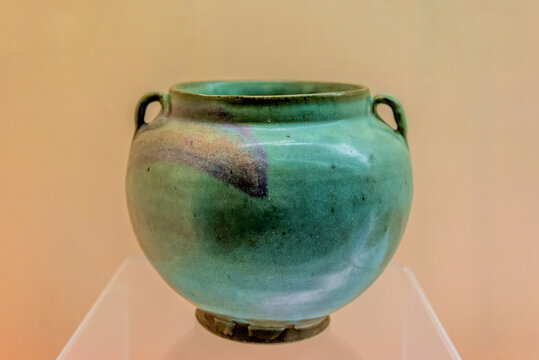 上海博物馆月白釉紫斑双系罐