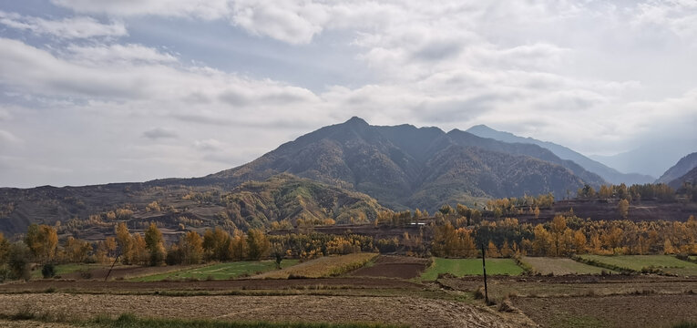 大山秋色