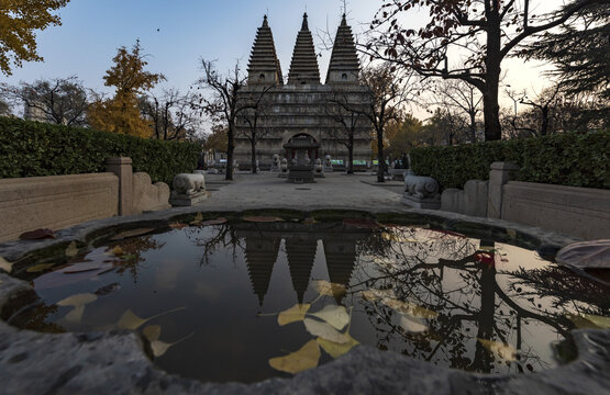 北京深秋五塔寺