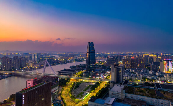 宁波三江口财富中心城市夜景