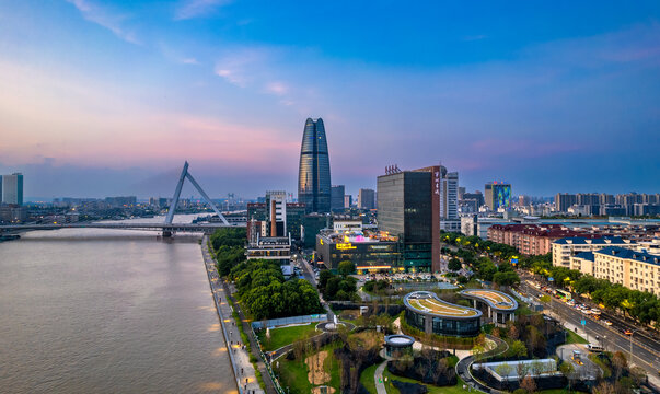 宁波三江口财富中心城市夜景